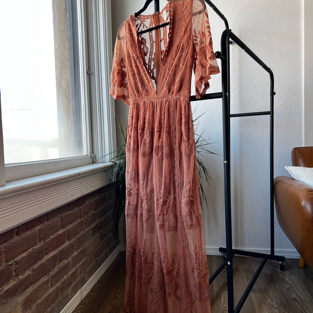 Elegant Lace Maxi Dress in Peach